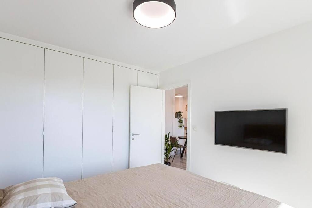 Urban Apartment With Possibility Of Parking Bratislava Extérieur photo