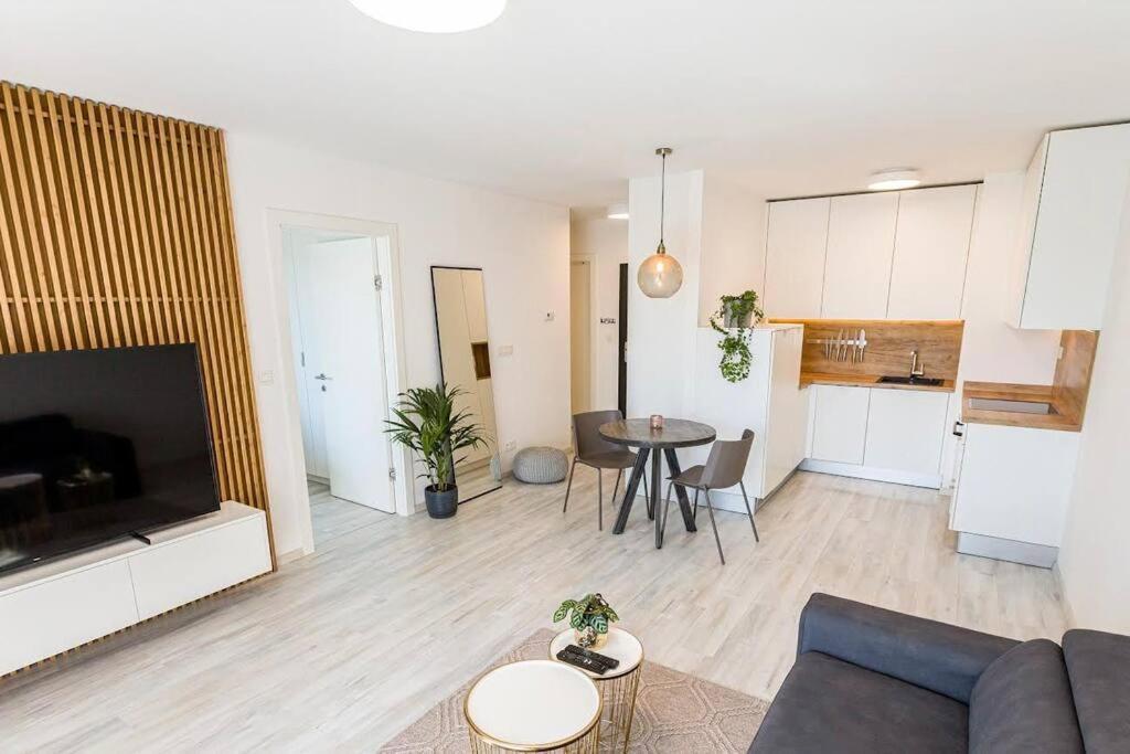 Urban Apartment With Possibility Of Parking Bratislava Extérieur photo