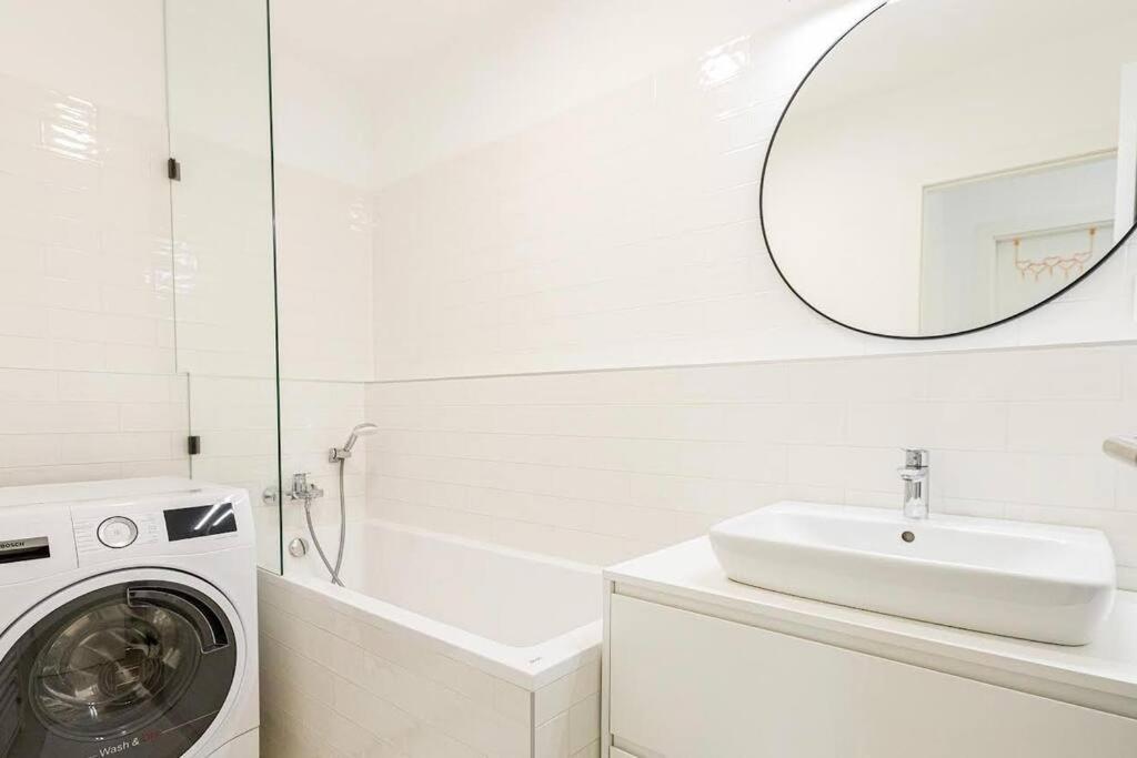 Urban Apartment With Possibility Of Parking Bratislava Extérieur photo